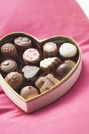 Cioccolatini In Scatola A Forma Di Cuore Buongustaio Su Stock Photo 151378100