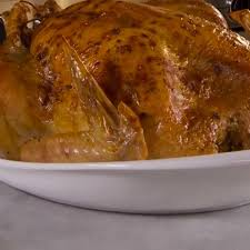 Dinde Rotie Farcie Aux Poires Et Aux Canneberges Ricardo Recipe Main Dish Recipes Foodie Recipes Food Dishes