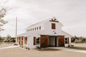 Rustic Glam Wedding At Five Oaks Farm Barn Style House Barn Renovation Barn House Plans