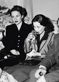 Untitled Jodockerys Olivia De Havilland And Vivien Leigh Olivia De Havilland Vivien Leigh Old Hollywood Stars