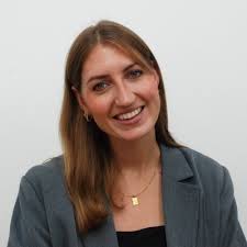 I dag har vi sendt en værdsat og betroet medarbejder ud af døren for sidste  gang. Aya Kais stopper nemlig hos os, da hun har fundet arbejde tættere på  sin hverdag i