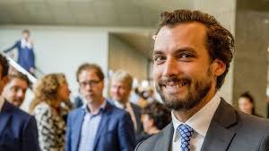 De schrijver, jurist en historicus is één van de initiatiefnemers van het burgerforum. Vloeistof Onder Voordeur Baudet Behoorlijk Agressieve Daad Nos