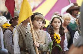 She is an actress, known for das kleine gespenst (2013), берлинские легавые. Emily Kusche Bild 2 Von 4 Uncut