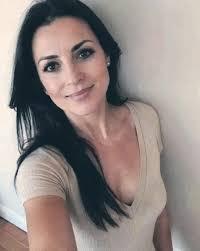 🌹Hi I'm looking for a new friend, I don't care where you're from Give me a  little hello,It means a lot to me. And a little hello can grow a love that