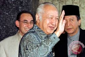 Haji muhammad soeharto, adolah presiden indonesia nan kaduo , manggantian soekarno. Soeharto Lengser Dan Upaya Mengenangnya Antara News