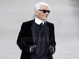 Potrivit presei internaționale, pisica celebrului creator de modă karl lagerfeld a câștigat în ultimii ani aproape 3.2 milioane de dolari, sumă care se adaugă la averea pe care o are deja, de 2,1 milioane de dolari. Cauza MorÅ£ii Creatorului De ModÄƒ Karl Lagerfeld Acesta Suferea De O BoalÄƒ IncurabilÄƒ