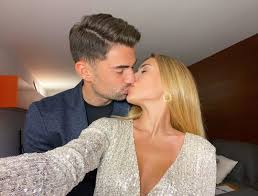 Le jeune est tombé sous le charme de karen goncalves. Las Sexys Fotos De La Novia Venezolana De Enzo Zidane