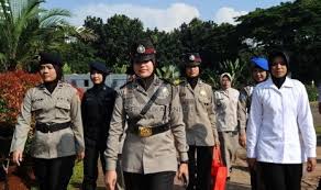 Teen muslim used in real massage. Polwan Yang Penting Sosialisasi Dulu Soal Jilbab Baru Pengadaan Republika Online