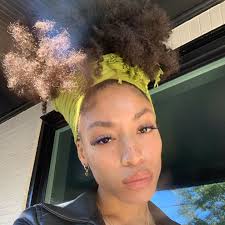 Laura Wesley (@lauraloveskin) • Instagram photos and videos