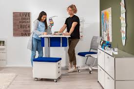 Er ver­bindet design, ergonomie und sicher­heit wie dies kein anderer mit­wachsender kinderschreibtisch tut. Moll Kinderschreibtische Online Kaufen Paul Morger Burocenter
