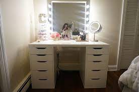 See more ideas about bedroom vanity, vanity, room decor. 17 Diy Vanity Mirror Ideas To Make Your Room More Beautiful Enthusiasthome Bedroom Vanity Set Ikea Vanity Bedroom Vanity With Lights