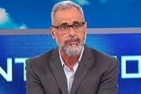 No logró imponerse en su franja horario ni en el día de su estreno y, desde allí, todo fue una caída en picada. Jorge Rial Hoy No Estuvo En El Estudio De Intrusos Y Comenzaron Las Especulaciones Sobre Su Salud Da La Nota