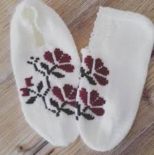 Patikmodelleri Paylasim Renk Elemegi Goznuru Sihirlitarifler Bessis Gonchillo Crochet Lanas Tejer Pinterest Crochet Slippers Crochet Knitting