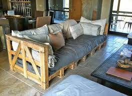 Le canapé joue souvent le rôle de point focal pour votre intérieur ou pour votre extérieur. Fabriquer Son Canape En Palette Deco Babymeetstheworld