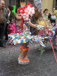 Costumes Faits De Matieres Recyclees Costume De Carnaval Robe Recyclee Idees De Deguisement