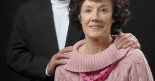 State Dept., CIA vets wow audience for charity