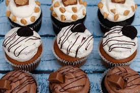 A chocolate or vanilla layer cake topped with a selection of chocolate and vanilla tinys, hand piped with buttercream and decorated with milk and white chocolate curls. 21 Best Cake Shops In Brisbane Man Of Many