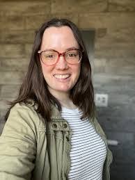 Kari Helms's Instagram, Twitter & Facebook