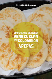 Arepa la arepa es un plato hecho de masa de maíz molido o de harina de maíz precocida popular y tradicional en las gastronomías de colombia, venezuela y panamá (donde se conoce como tortilla y changa). Colombia And Venezuela Both Claim The Arepa Here S The Difference Between The Two Arepas Food Processor Recipes Colombian Arepas