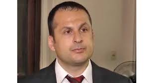 Formalizaron por femicidio al policía que mató e intentó descuartizar a una  mujer  https://www.eltelegrafo.com/2020/12/formalizaron-por-femicidio-al-policia-que-mato-e-intento-descuartizar-a-una-mujer/