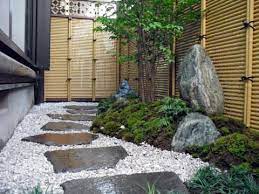 Japanese Gardens In Small Yards Bing Images Small Japanese Garden Japanese Garden Side Yard Landscaping