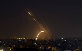 רָקֶטָה • (rakéta) f (plural indefinite רקטות‎, singular construct רקטת־‎, plural construct רקטות־‎). Rocket Fired Into Israel From Gaza For 2nd Night In A Row Idf Hits Hamas Sites The Times Of Israel