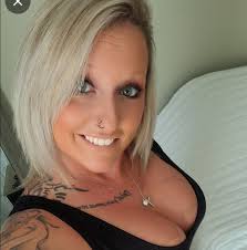 Sarah Stobart updated her profile picture.