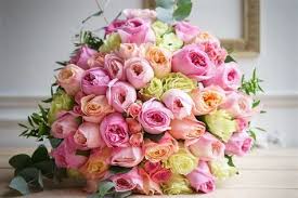 Realizzato con gigli, rose e fiori di stagione, nei colori rosa e rosso. Gigantesco Mazzi Di Fiori Inventario Illustrato Dei Fiori Bolle Di Sapone Acquista Splendidi Mazzi Di Fiori Per Ogni Occasione Roda Dunia