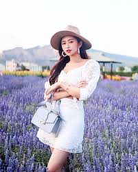 nikki s instagram photo 大片鼠尾草是不是也美到暈倒 覺得這裡真的可以帶好幾套衣服欸 大家比較愛向日葵還是鼠尾草呢 包包