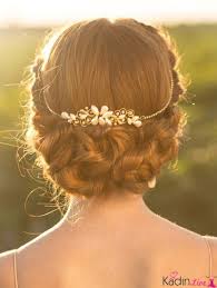 Buyuk Boncuk Tasli Gelin Sac Tokasi Kadinlive Com Wedding Hairstyles Medium Hair Styles Hair Styles
