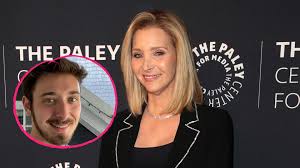 Lisa kudrow says she's 'happy proud' as son julian, 23, graduates from usc: Selten Friends Star Lisa Kudrow Teilt Foto Von Sohn 24 Promiflash De