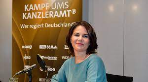 Sie bildet mit habeck das spitzenduo der partei für den wahlkampf. Kampf Ums Kanzleramt Annalena Baerbock Grune Swr3