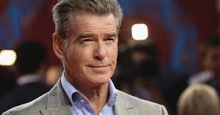 Pierce Brosnan, jamais sans son arme