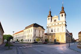 Things to do in trnava. Maly Rim Poznate Jeho Pamiatky Mestska Veza Bazilike Sv Mikulasa