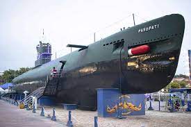 Kapal selam ini pernah bertempur melawan penjajah saat pembebasan irian barat. Sejarah Monkasel Monumen Kapal Selam Surabaya Khas Surabaya