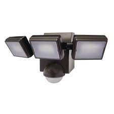 Defiant 1000 Lumen 180 Degree Outdoor Bronze Led Battery Motion Activated Outdoor Flood Light Hd 1895 Bz The Home Depot