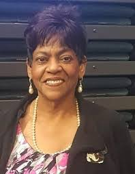 Elizabeth Thrower's Instagram, Twitter & Facebook