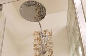 Les briques de verre sont un moyen élégant d'apporter des notes de style et d'augmenter la fonctionnalité dans la salle de bains. Pose Brique De Verre Salle De Bain Services Menuiserie