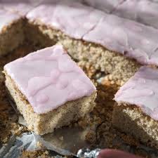 Nuss Blechkuchen Mit Gluhwein Zuckerguss Rezept Kaffee Und Kuchen Blechkuchen Kuchen Und Torten
