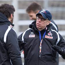 Peter stöger muss nach viereinhalb jahren als cheftrainer seinen stuhl räumen. Vs1squn7biuim