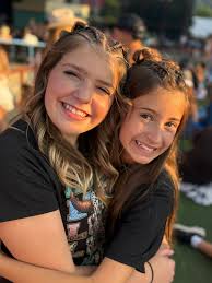 Kelsey Crowe (@KELSCROWE)