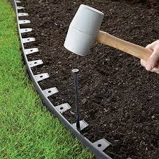 Yardsurfer garden edging ideas for clean and crisp line walkways in your garden. Easyflex No Dig 60 Ft Black Plastic Landscape Edging Roll Lowes Com Plastic Landscape Edging Metal Landscape Edging Landscape Edging