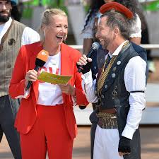 Der zdf fernsehgarten 2019 fand vom 05. Zdf Fernsehgarten Enthullt Wie Viel Die Kunstler Der Tv Show Verdienen Sollen Bunte De