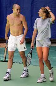 The graph is an indexing protocol for organizing blockchain data and making it easily accessible with graphql. Seit 20 Jahren Ein Paar Seit 2001 Verheiratet Die Deutsche Ausnahmesportlerin Steffi Graf Die Am Freitag 14 Juni 50 Jahre Alt Wird Und Der Ehemalige Us Tennisprofi Andre Agassi 49 Stuttgarter Zeitung
