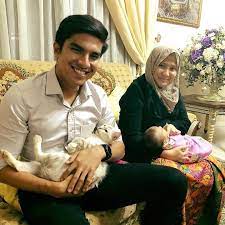 Syed saddiq menjelaskan penganjur acara tersebut yang mengajak abangnya untuk duduk di bahagian depan. Syed Saddiq Syed Abdul Rahman Abdullah Al Sagoff Newsbrief 7 He Is The Current Minister Of Youth And Sports The Member Of Parliament Of Muar And The Youth Chief Of The Malaysian