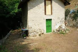 Das haus in der regel behindertengerecht gebaut und eignet sich vor allem für kleinere familien, senioren und menschen mit eingeschränkter mobilität. Waldgrundstuck Mit Haus Deposito Zu Verkaufen Nord Italien Agrano Nahe Lago Maggiore Auf Kleinanzeigen De