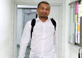 Kini ziana zain bahagia ditemani anak2 dan adik beradiknya. Suami Ziana Zain Armin Melarikan Diri Dari Pihak Media Hiburan Mstar