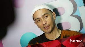 Dalam unggahan itu, hidung gary iskak tampak dipasangi sebuah selang. Fmufvywxqv4f3m