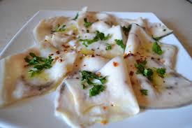 Inoltre, è molto salutare, quindi è indicato mangiarne in abbondanza.solitamente il pesce spada viene semplicemente arrostito sulla brace, eppure con semplici e piccole elaborazioni. Pesce Spada Carpaccio