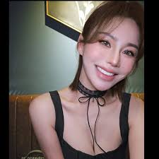 家寧的公關團隊跟法務在幹嘛？  Andy老師跟家寧的事件延燒至今，唯一關乎公眾的層面，就只有兩人分手後家寧單方面取得頻道，又沒有繼續維持頻道內容的本事，最終觀眾粉絲就從支持團體轉往支持Andy老師個人，這過程中的金流與資訊不透明才是眾人憤恨不平的主因。  瞎扯旁枝 ...